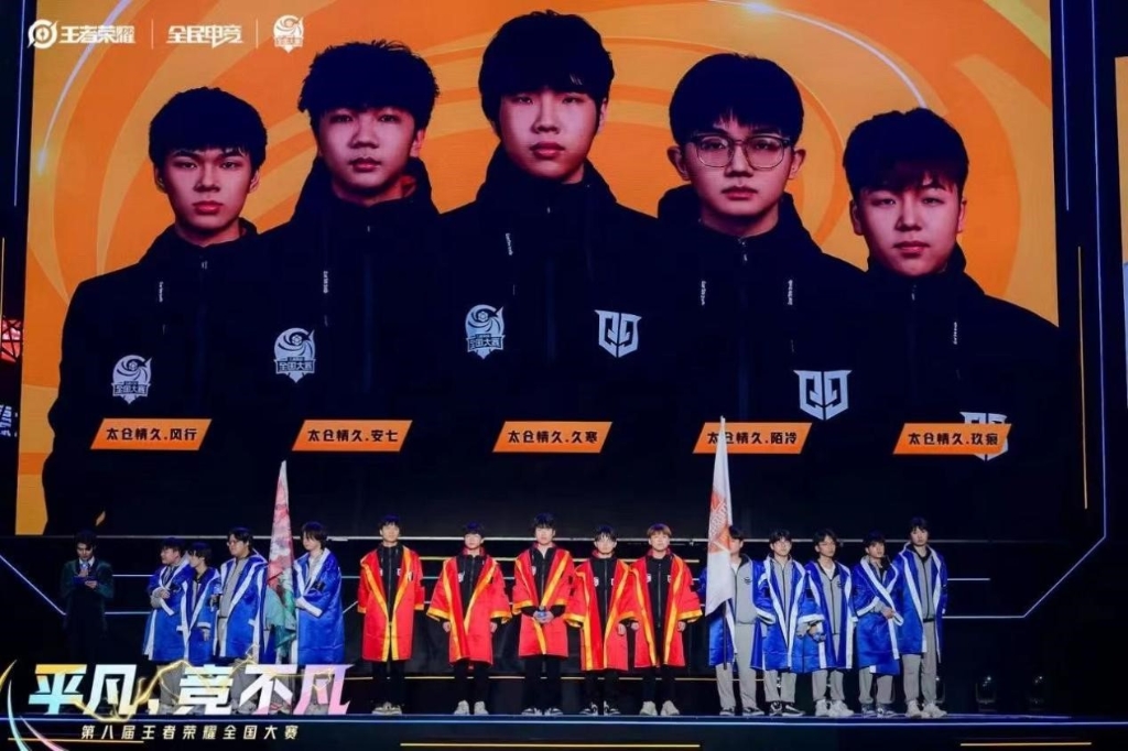 包含精彩对决即将上演，球队为荣誉努力备战的词条