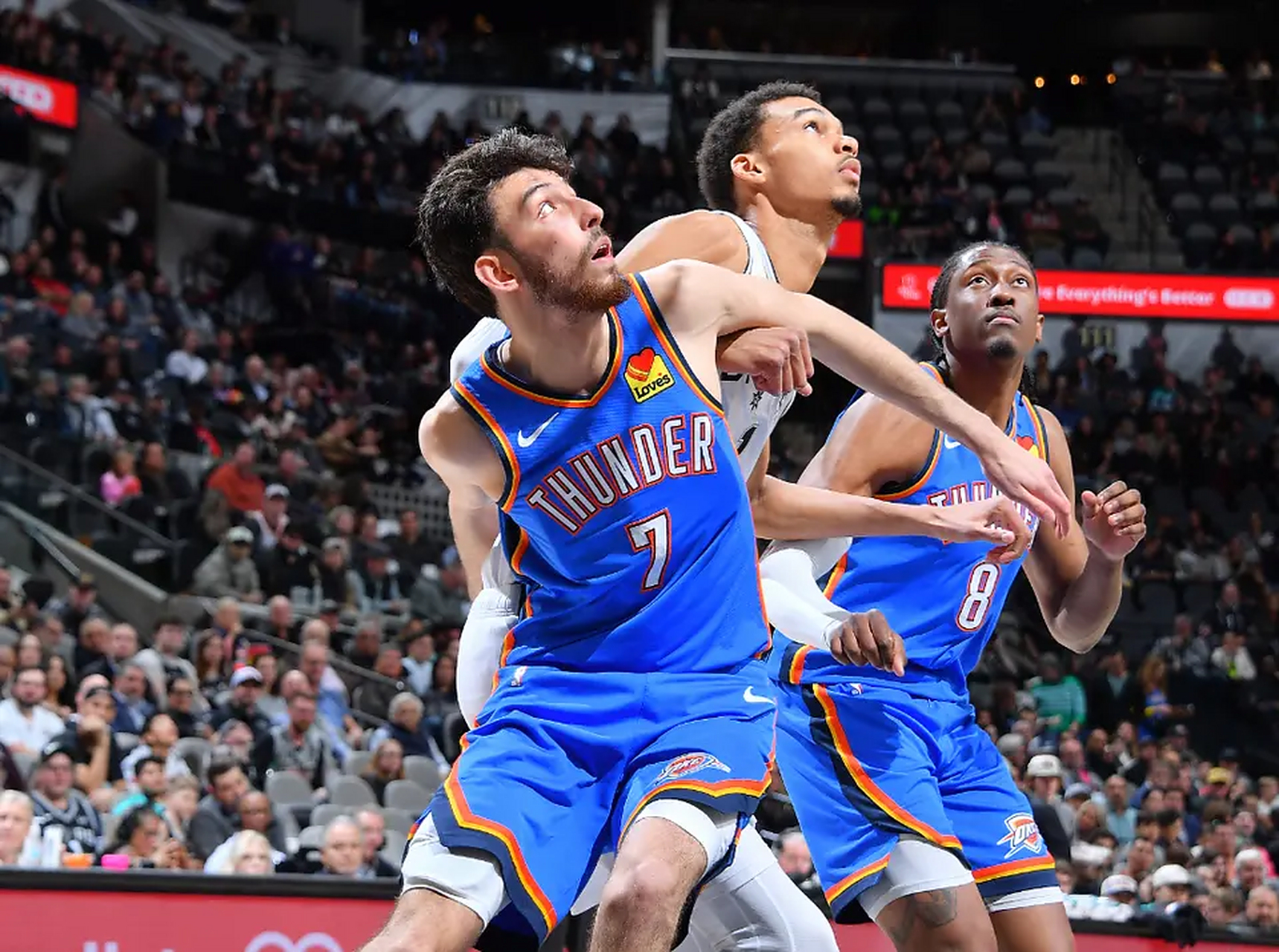 澳客网页版入口-包含雷霆客场不敌马刺，寻求破解连败困境的词条