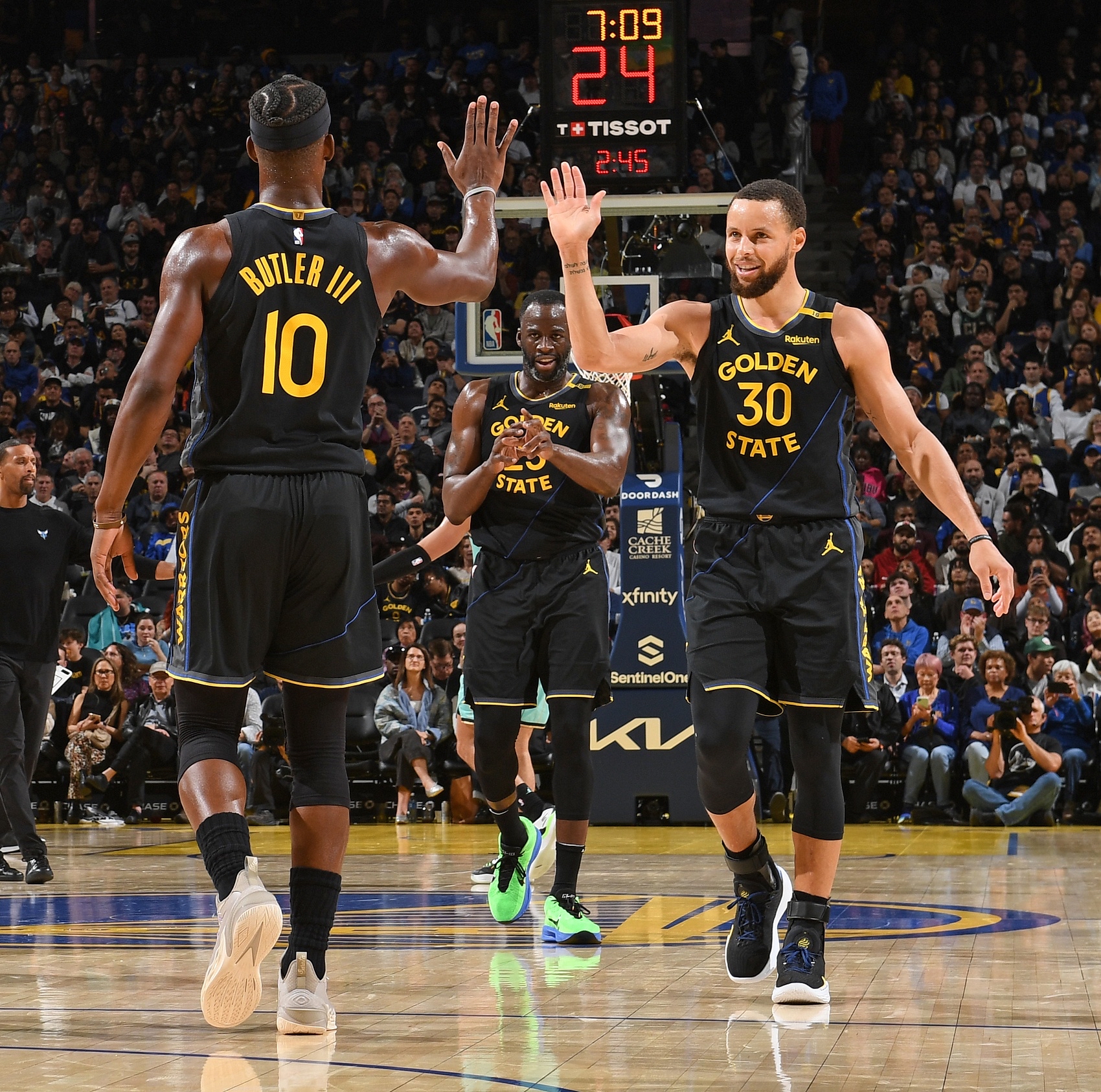 澳客登录入口-灰熊击败雄鹿，豪取三连胜！的简单介绍