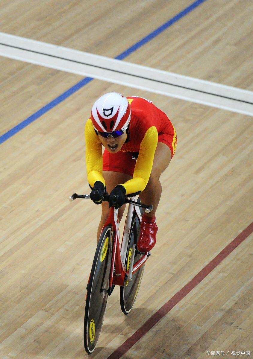 包含巴哈马田径运动员超越自我，勇夺金牌的词条