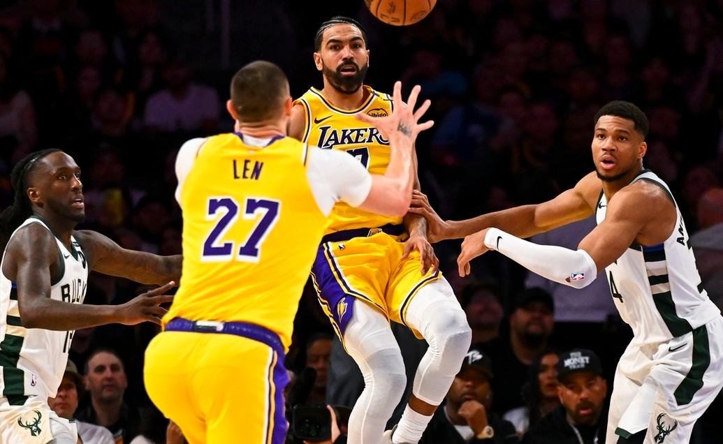 澳客培训-NBA榜首对决：雄鹿大胜湖人，取得胜利