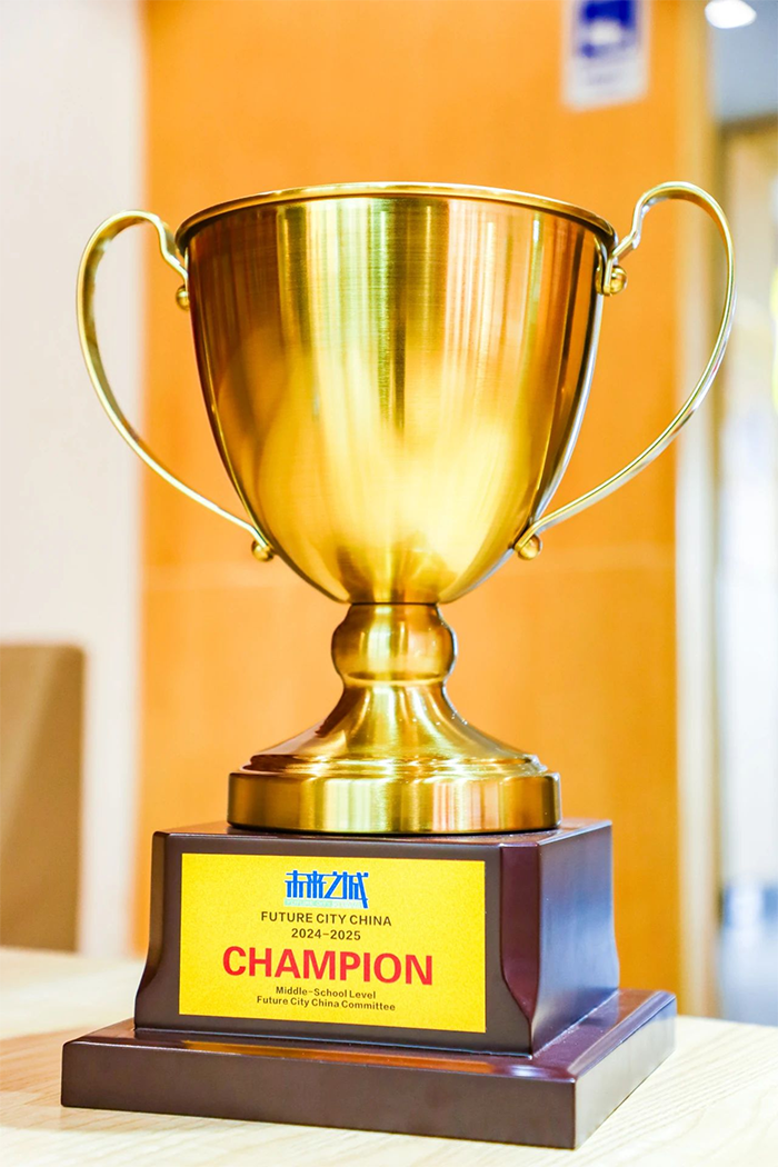 飒爆神勇表现斩获桂冠，勇夺的简单介绍