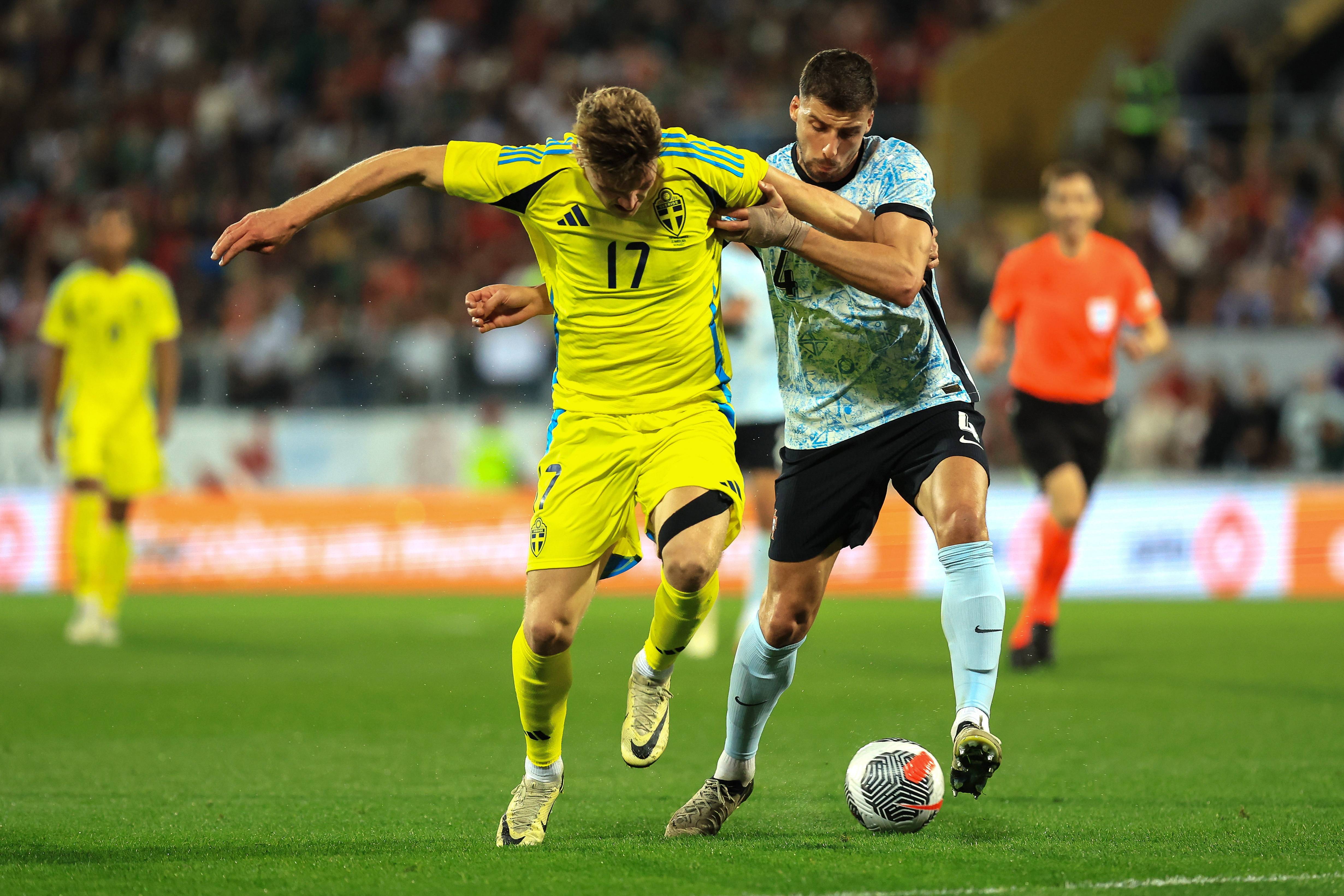 澳客官网入口-体育界热点：足球锦标赛火热进行，激情比拼的简单介绍