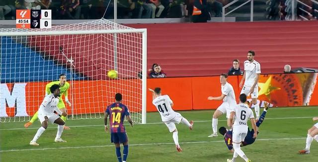 澳客官方入口-巴萨中场掌控全局，轻松胜利